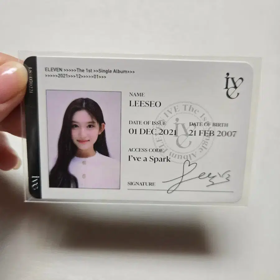 IVE | 아이브 Ive leeseo ID Card on Bunjang Global Site.