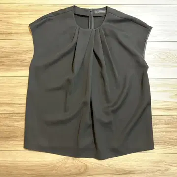 mrs select 블랙 슬리브리스 탑