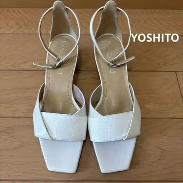 YOSHITO 화이트 스퀘어 앵클 스트랩 샌들