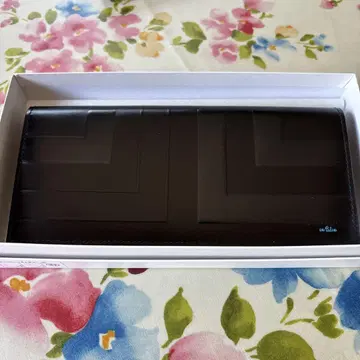 기하학 무늬 블랙 가죽 장지갑