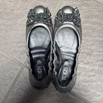 TOD'S 실버 리본 포함 신발