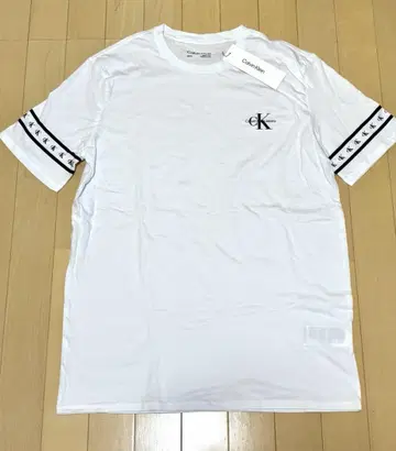 [새상품] Calvin Klein 화이트 티셔츠 S