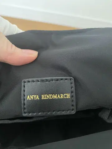 ANYA HINDMARCH 바디백