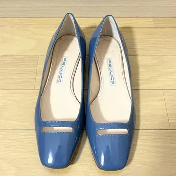 펠리코 블루 에나멜 페이턴트 플랫 스퀘어토 37 1/2