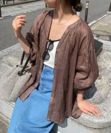 콜라주 개럴개런트 라미 2WAY 시어 블라우스 브라운
