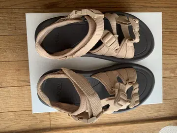 Teva emmi 베이지 스포츠 샌들
