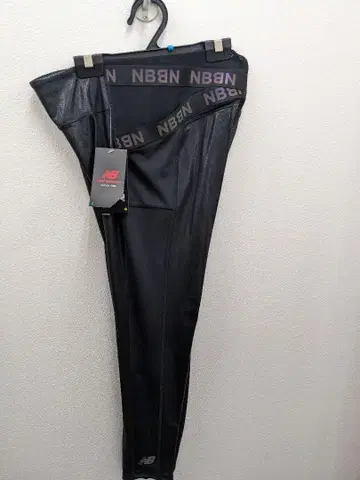 미사용 새상품 NB 레깅스 광택 블랙