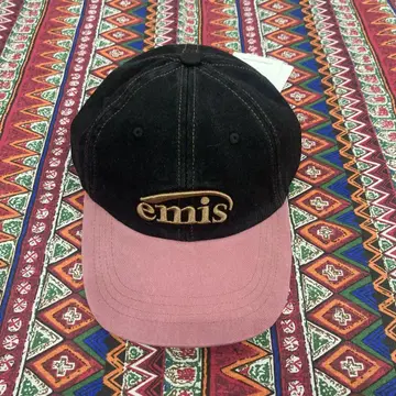 emis 블랙 앤 핑크 캡