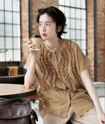 니코앤드 프릴 테이프 프렌치 블라우스 브라운
