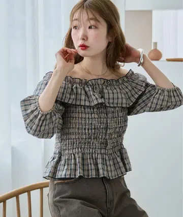 Kastane 셔링 오프 숄더 블라우스