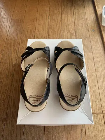 dansko 샌들