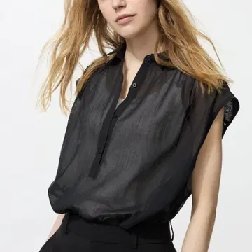 [새상품] UNIQLO 코튼 시어 블라우스 슬리브리스 S 블랙