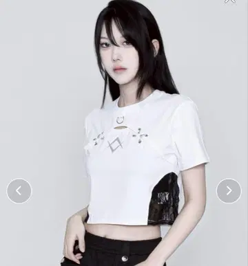 레이스 절개 크롭 티셔츠 화이트