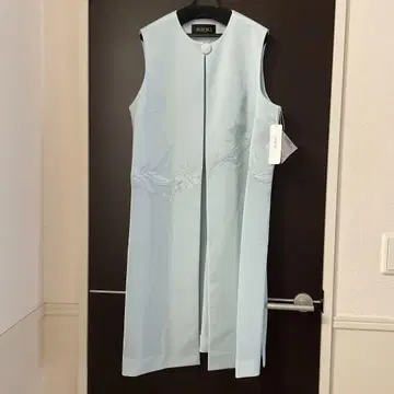 MS REIKO 자수 라이트 블루 슬리브리스 자켓 베스트