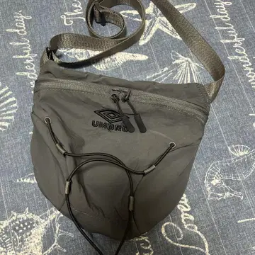 UMBRO 숄더백 별주 프릭스스토어 차콜 그레이