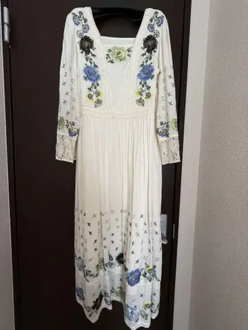 꽃무늬 자수 레이스 맥시 드레스