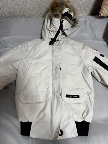 CANADA GOOSE 화이트 다운 자켓 칠리왁 봄버