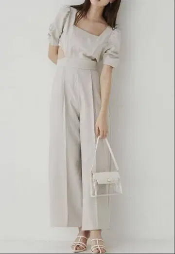 리젝시 컷 아웃 콤비네존