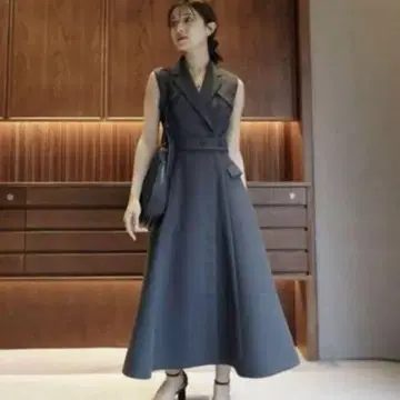 소매 없는 코트 드레스 라우베블랑