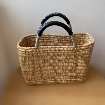천연 소재 바스켓백 직사각형 블랙 핸들