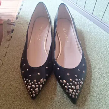 다이애나 스터드 펌프스 블랙 23cm