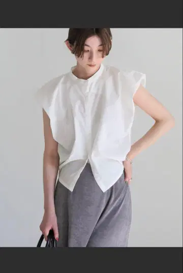 화이트 슬리브리스 셔츠