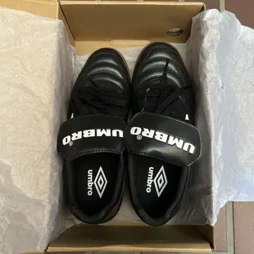 Umbro 블랙 스니커즈 벨크로 스트랩