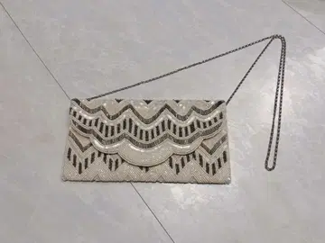 최종 가격 인하 새상품급 NINA BAGS 비즈 자수 클러치백