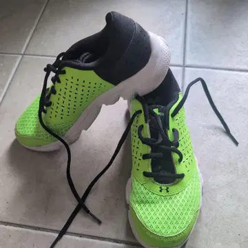 Under Armour 러닝화 형광 그린 23cm