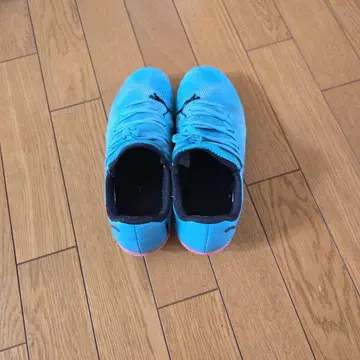 파랑 메쉬 축구용 스파이크 슈즈