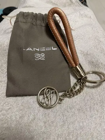 LANCEL 브라운 가죽 키링 참