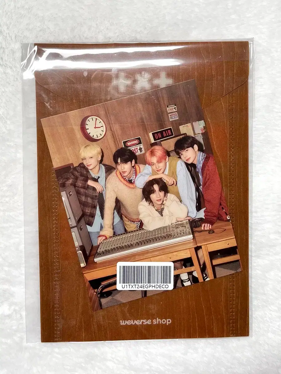 Sealed Quick sale!! ) TXT 2024 Deco key pre-order benefit for sell! Rare item