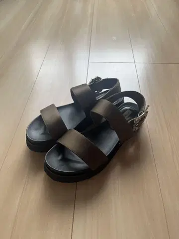 유나이티드 애로우즈 카키 골드 비쥬 샌들 스포츠 샌들 24cm