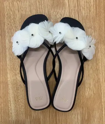 ZARA 플라워 장식 샌들 US35 23cm