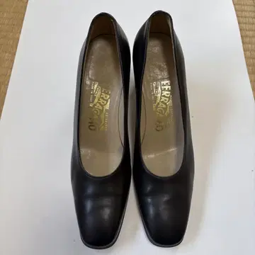 페라가모 좁은 폭 블랙 펌프스 7 2A 힐 6.5cm