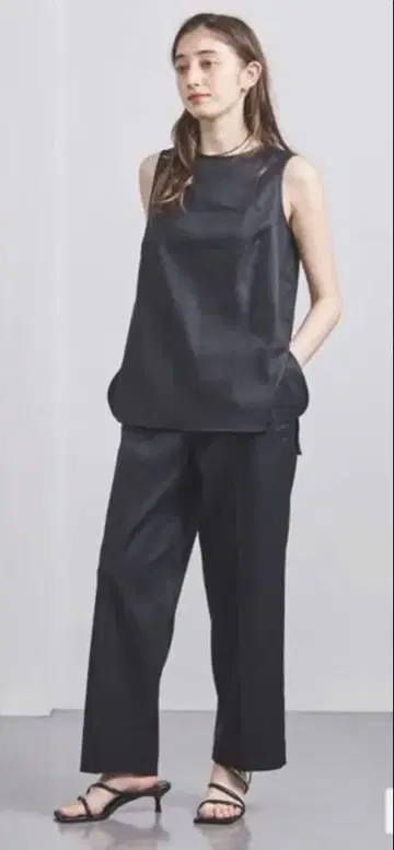 유나이티드 애로우즈 린넨 네이비 팬츠