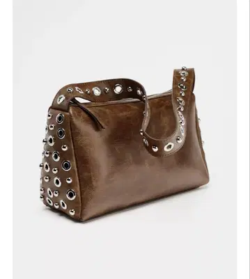 택 포함 새상품 ZARA 메탈 아플리케 숄더백 다크 골든 브라운