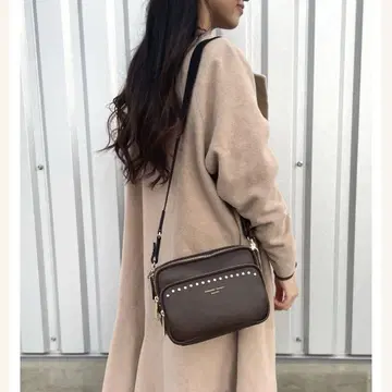 [ 새상품 ] 사만다 타바사 스터드 스퀘어 숄더백
