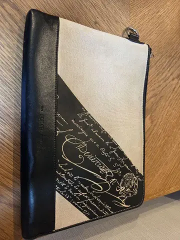 대박! 지금이 기회! 벨루티 클러치백 스탬프 캘리그래피