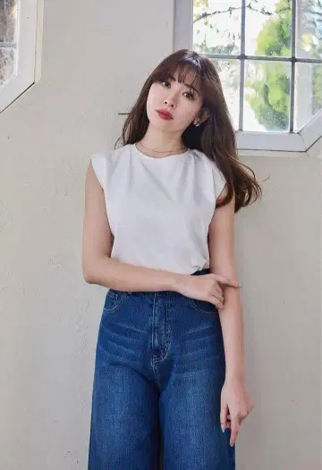 Everyday French Sleeve Tee