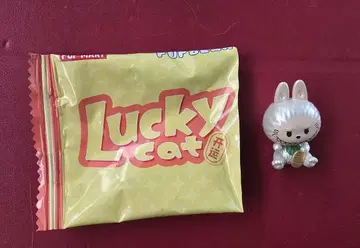 POPMART lucky cat