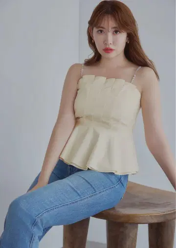 Pearl-Strap Frill Top herlipto