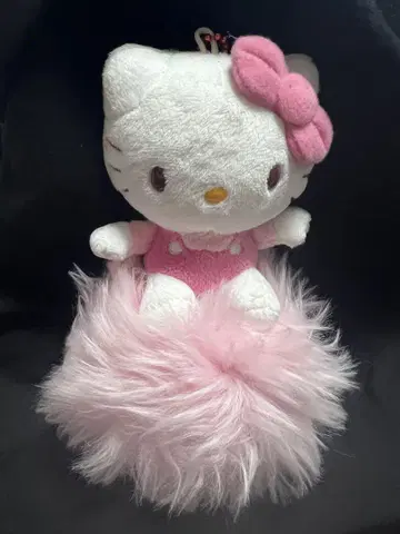 헬로키티 푹신푹신 키링 15cm 정도 됩니다