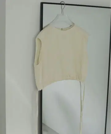 아누케 소매 없는 스트링 장식 상의