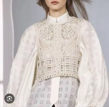 Mame Kuroguchi 코드 자수 베스트 20FW 에크루
