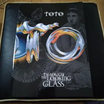 Toto Through the Looking Glass 2002