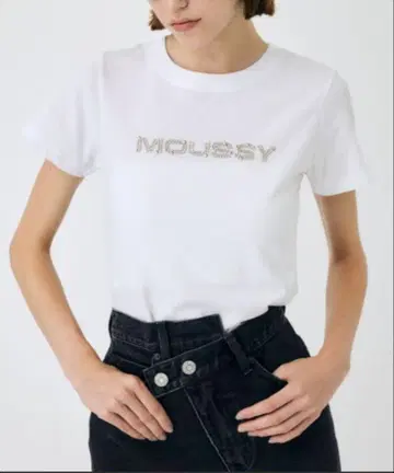 MOUSSY 화이트 반팔 티셔츠