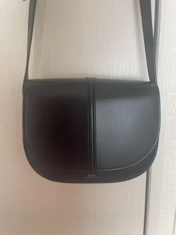 아페쎄 블랙 가죽 숄더백