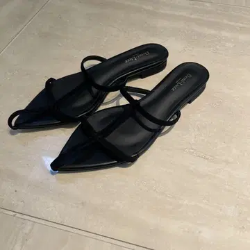 새상품급 Demi Luxe 블랙 플랫 샌들