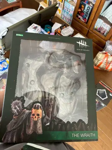 DEAD BY DAYLIGHT THE WRAITH 피규어